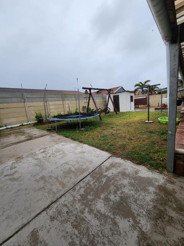 To Let 4 Bedroom Property for Rent in Parsonsvlei Eastern Cape